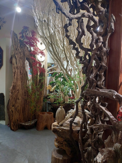 9141 SHAMU Pine Trees Carving Showroom 007