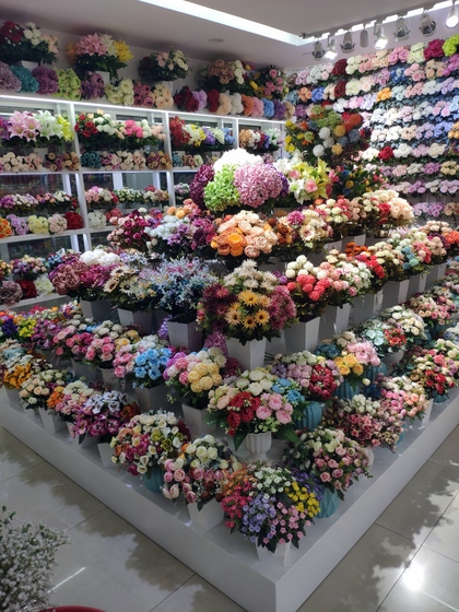 9159 LiLi Flowers Showroom 001