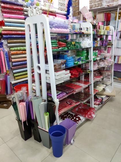 9193 Flower Package Supplies & Accessories Showroom 001