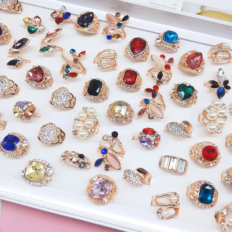 Cheap beautiful rings wholesale priced  0.25usd in Yiwu market, China. -Aug., 22, 2024.