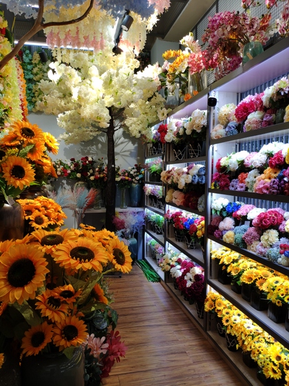 9107 ShunChang Plastic Flowers Store Front Showroom 002