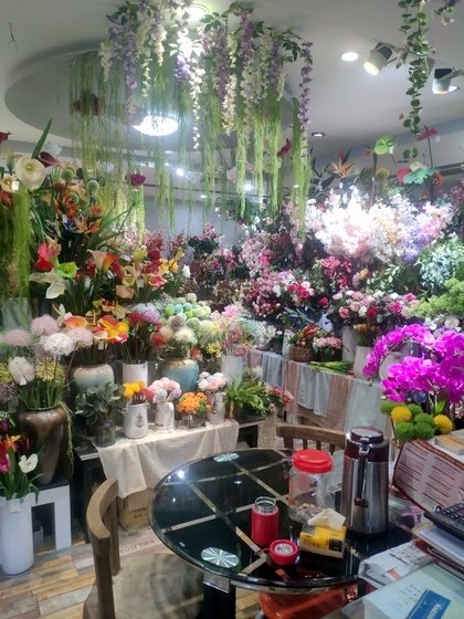 9124 XINSIJI Artificial Flowers & Plants Wholesale Factory Supplier in Yiwu China. Showroom 002