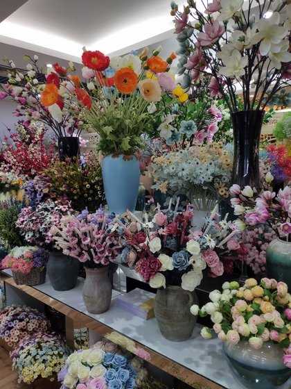 9129 HONGJINGSHU Artificial Flowers Showroom 005