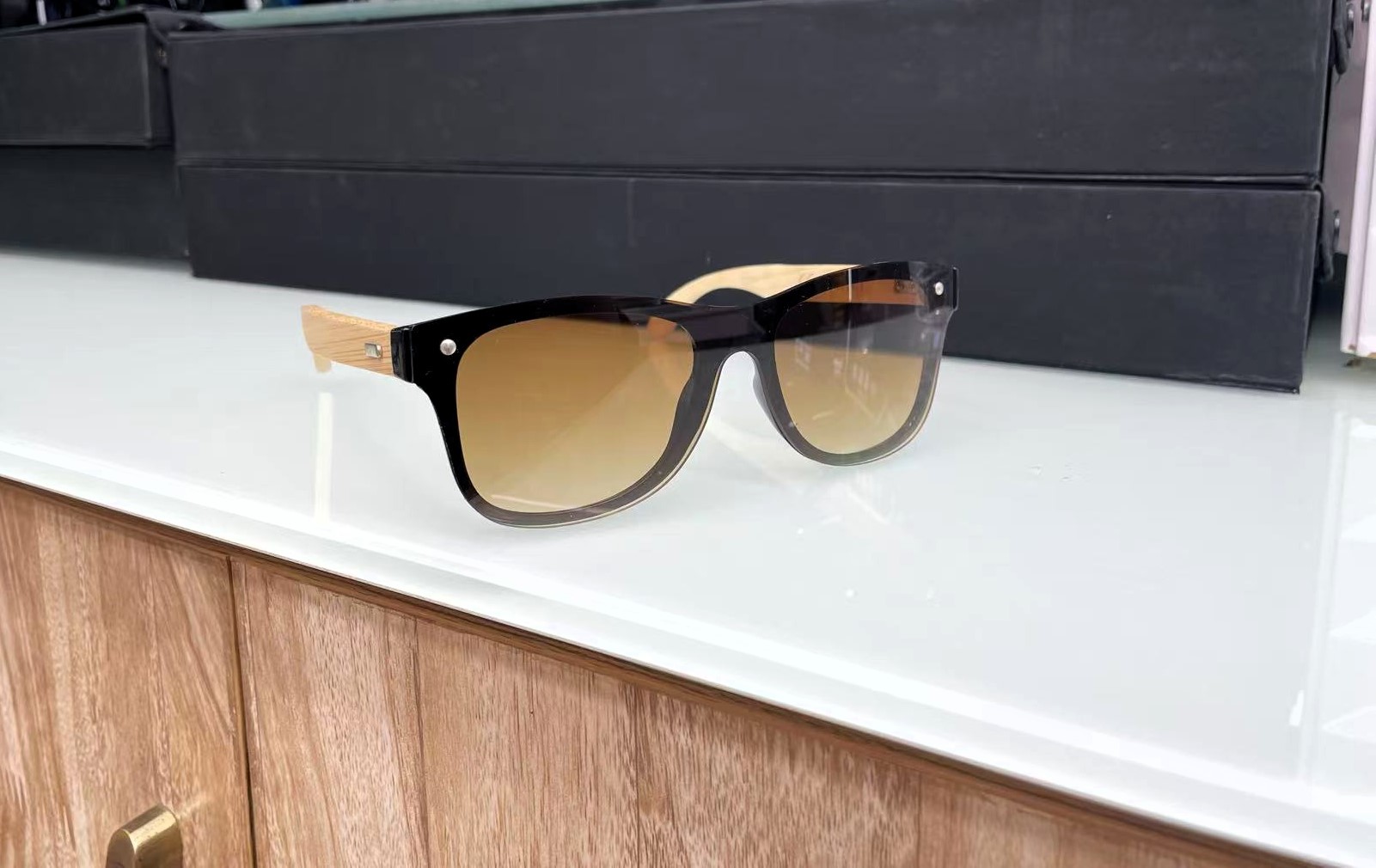 Bamboo Frames Sunglasses Wholesale in Yiwu Market, China. | Dec.24, 2024.