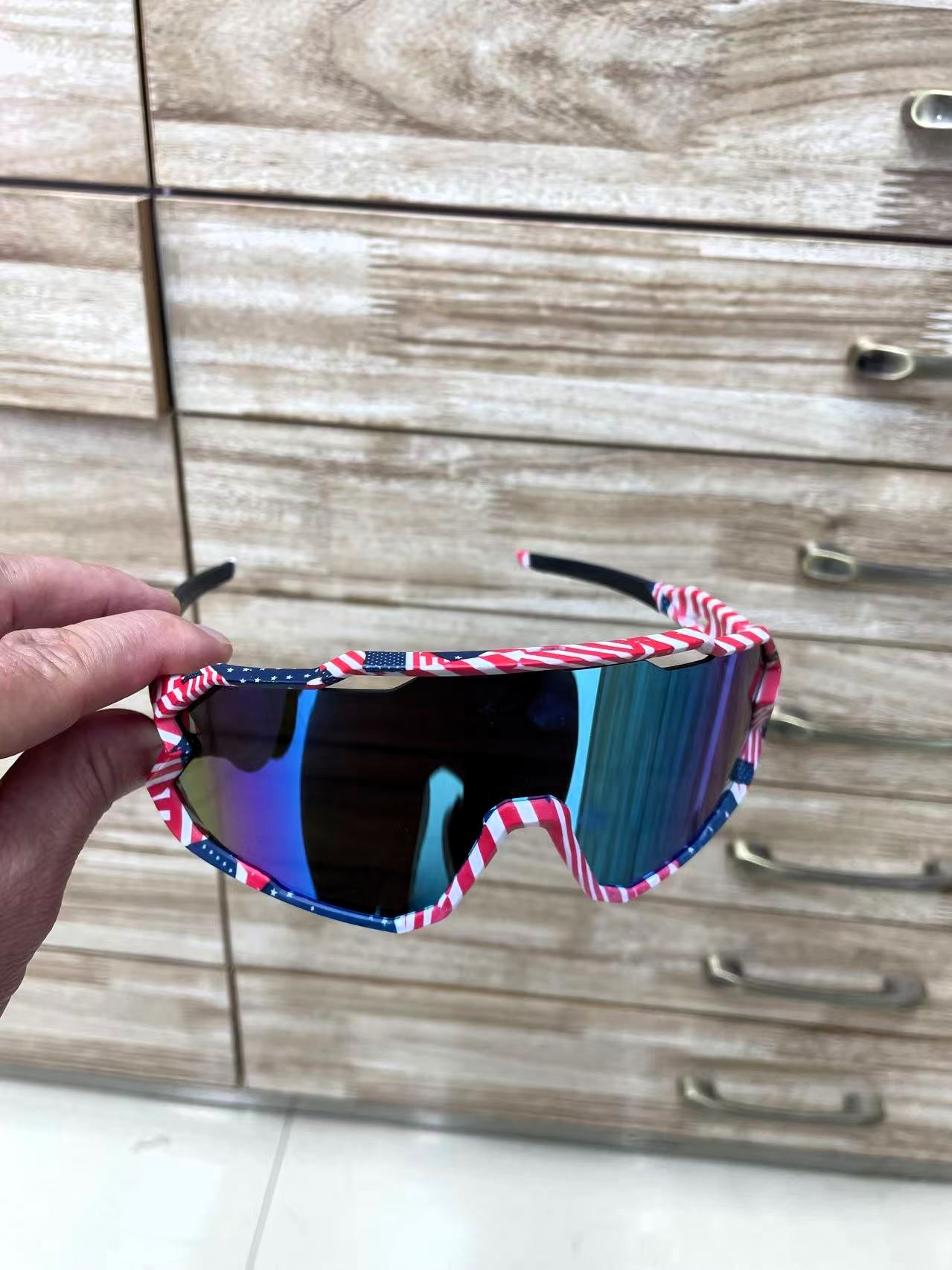 USA Flag Theme Sunglasses Wholesale in Yiwu Market, China. | Dec.24, 2024.